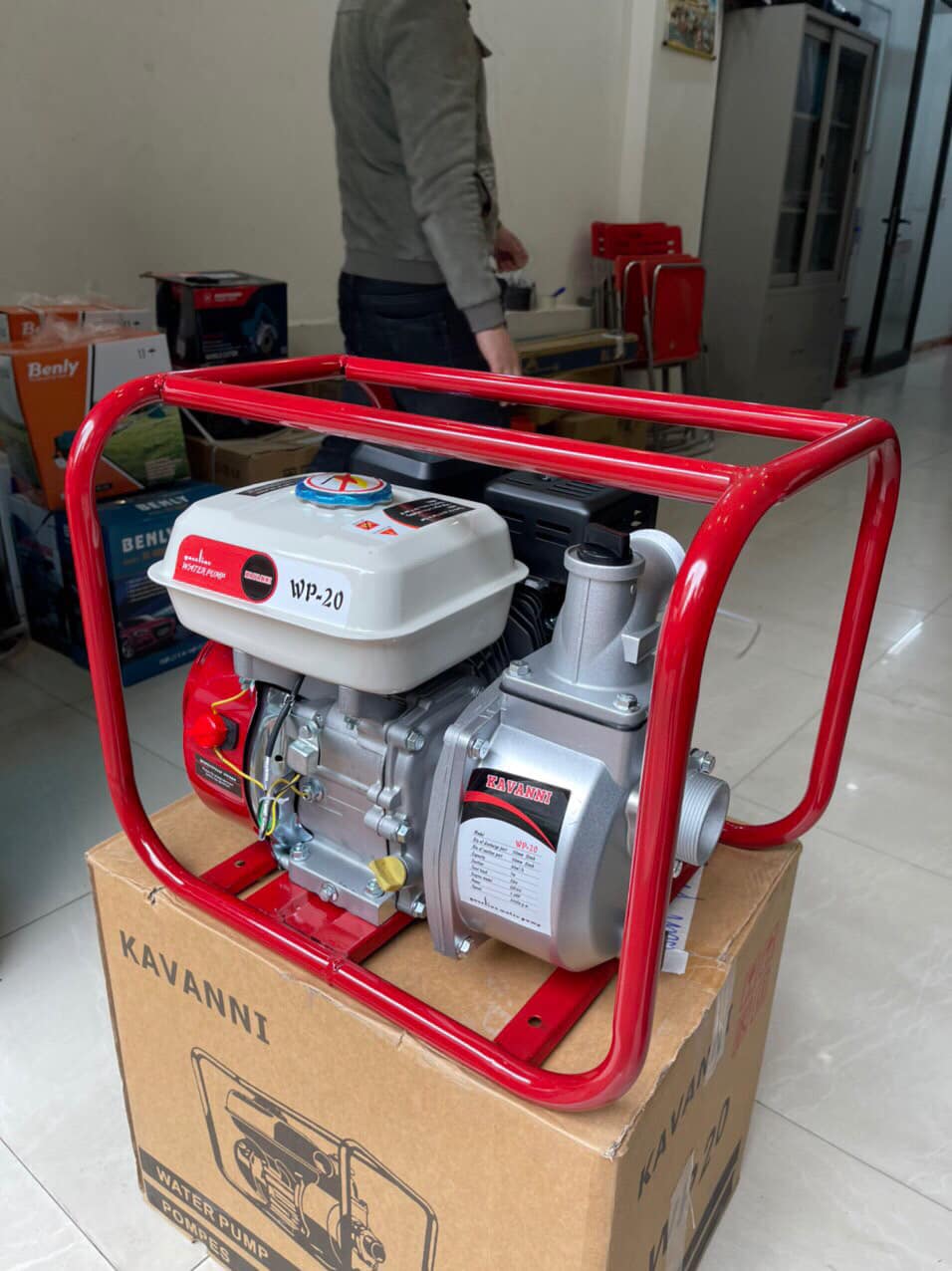 Máy Bơm Nước Chạy Xăng 5.5Hp Kavanni WP-20 1