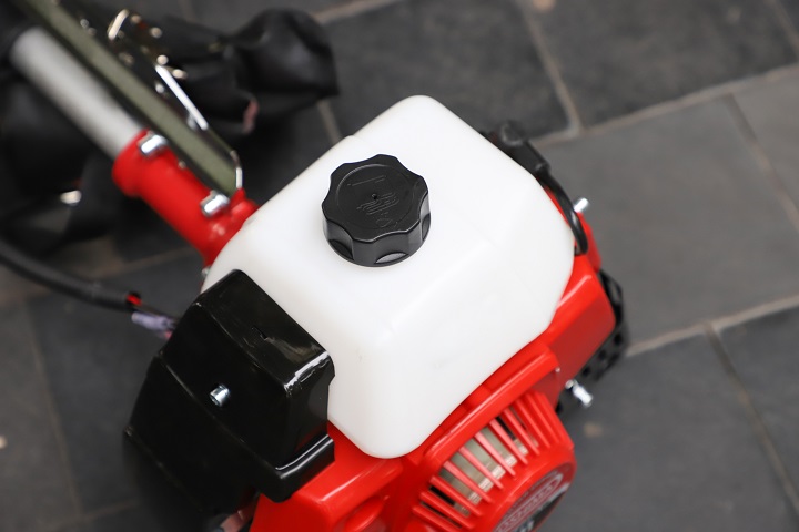 Máy Cắt Cỏ 2 Thì Oshima 411 Bạc 1450W