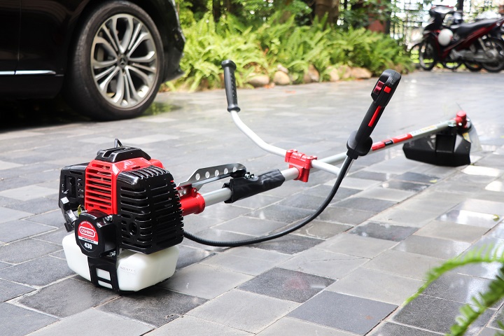 Máy Cắt Cỏ 2 Thì Oshima 430 Bạc 1250W