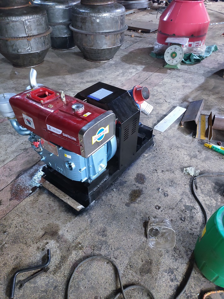 Máy Bơm Nước Đầu Nổ Đông Phong D8 ( Gió )