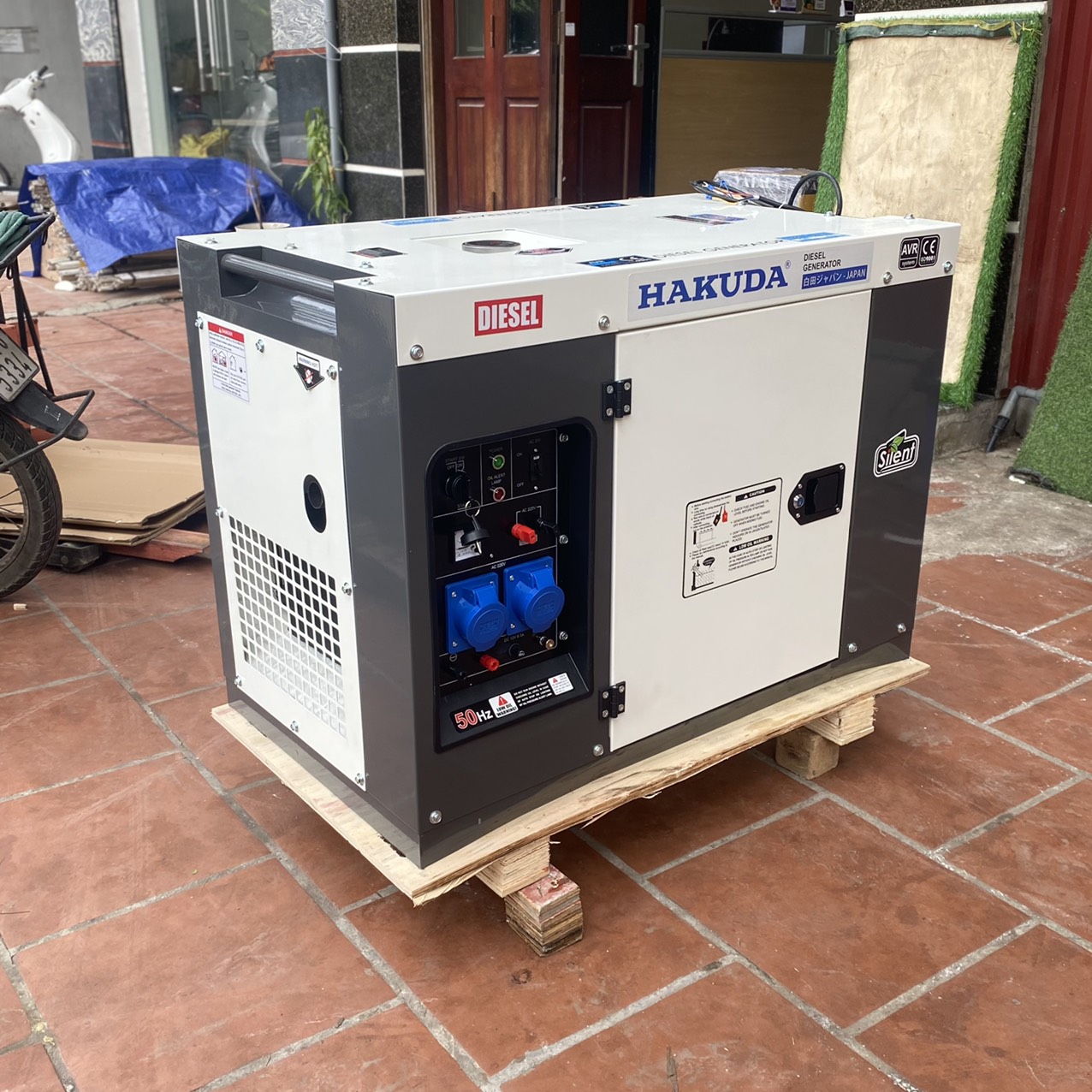 Máy Phát Điện Chạy Dầu Hakuda 11KVA