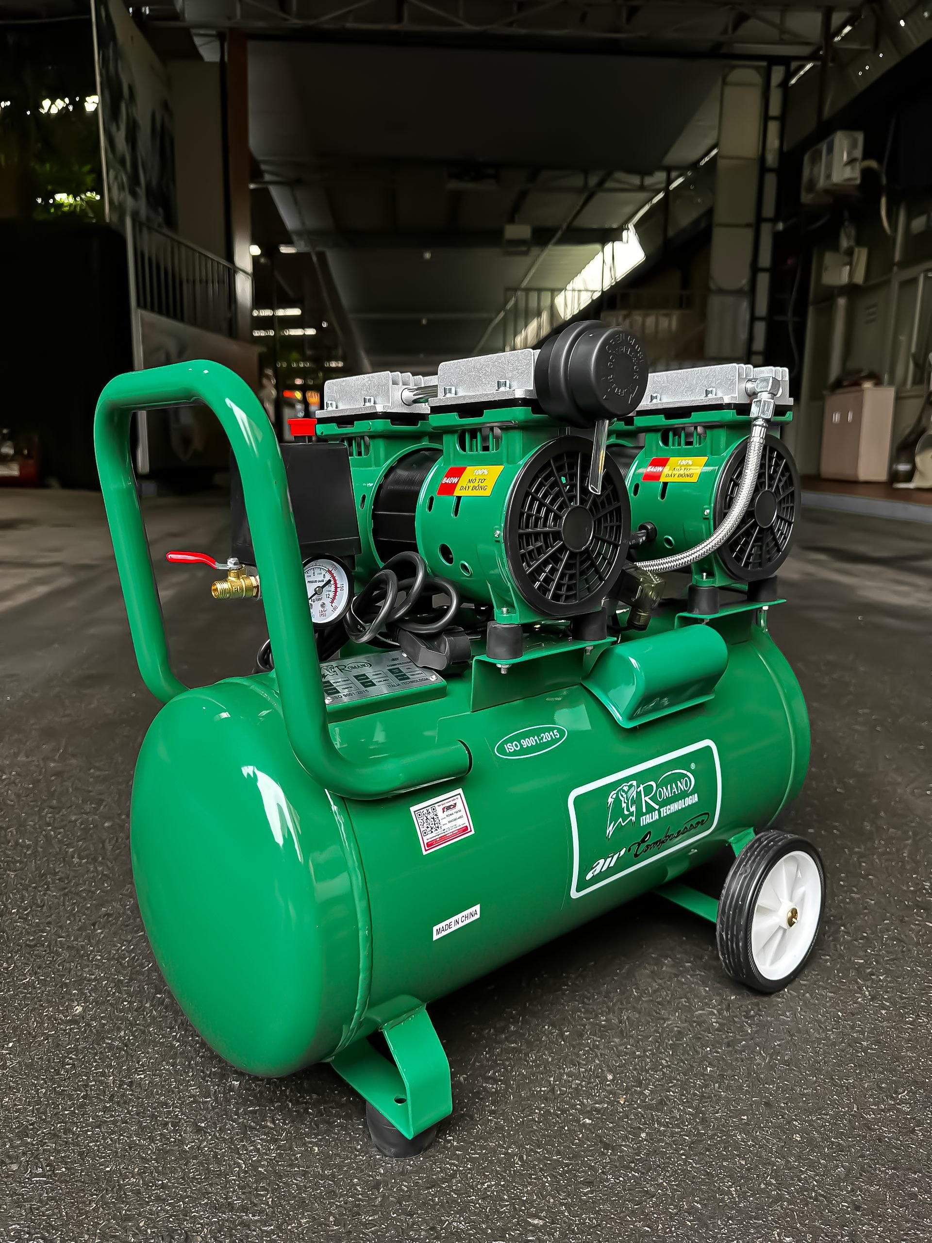 Máy Nén Khí Không Dầu 1600W Romano ROMA750/50 50L