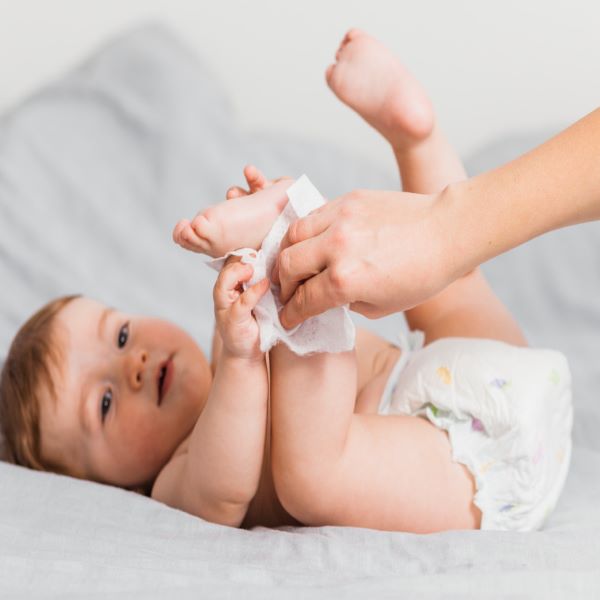 Mỗi khi cần mẹ chỉ cần rút một tờ khăn khô đa năng Mamamy