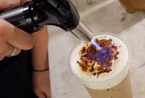 Cách làm trà sữa socola kem trứng nướng