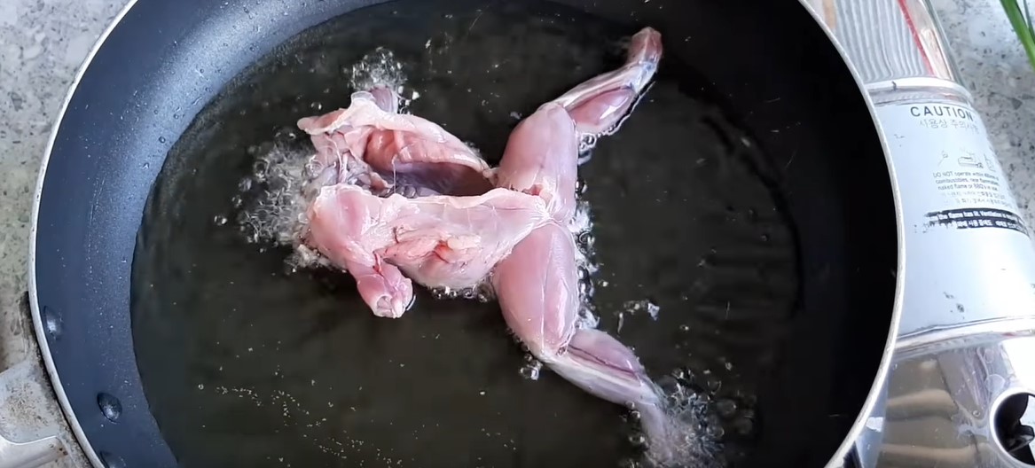 Chiên ếch đúng cách
