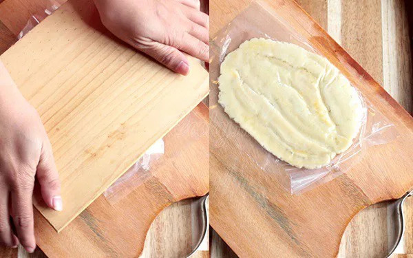 Bước 2. Sơ chế chuối làm kem chuối