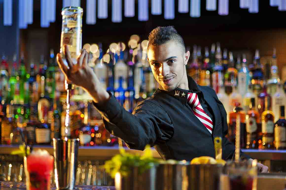 Vì sao bartender lại trở nên hot như vậy ?