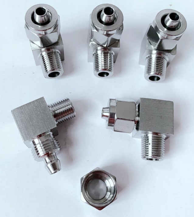 cút nối có 1 đầu ren ngoài và 1 đầu siết ống