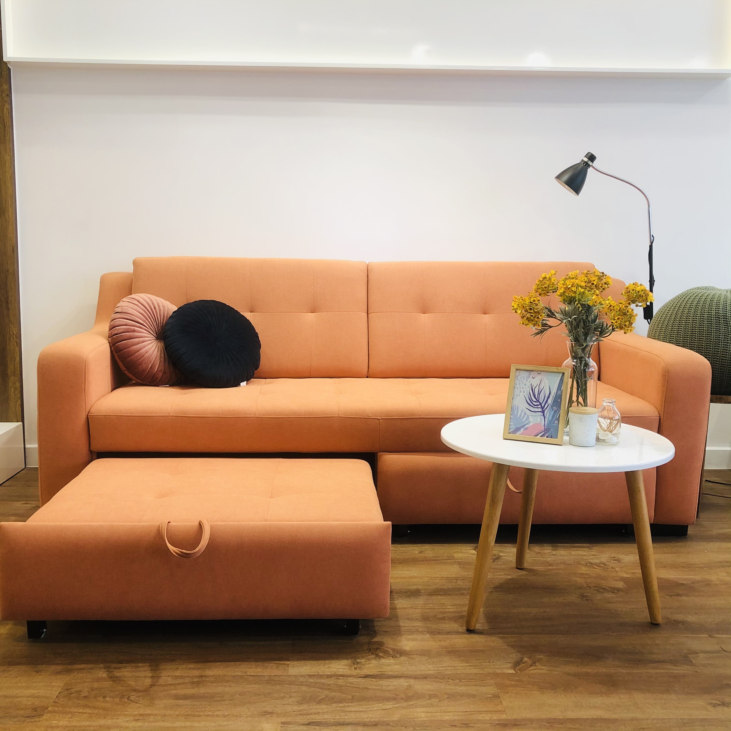 2. Chức năng bed được kéo ra từ phần chân sofa