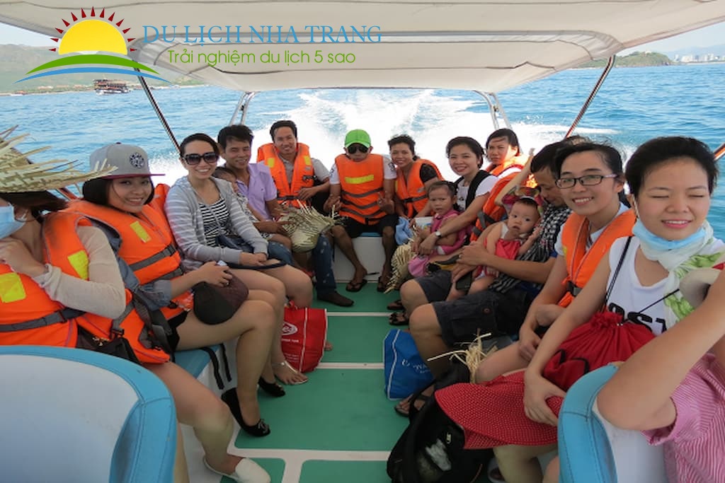 Thuê cano du lịch đảo Bình Ba Nha Trang
