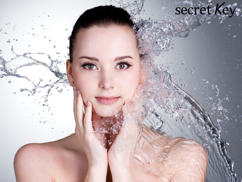 dùng nước muối hoặc mặt nạ để làm dịu da cấp tốc