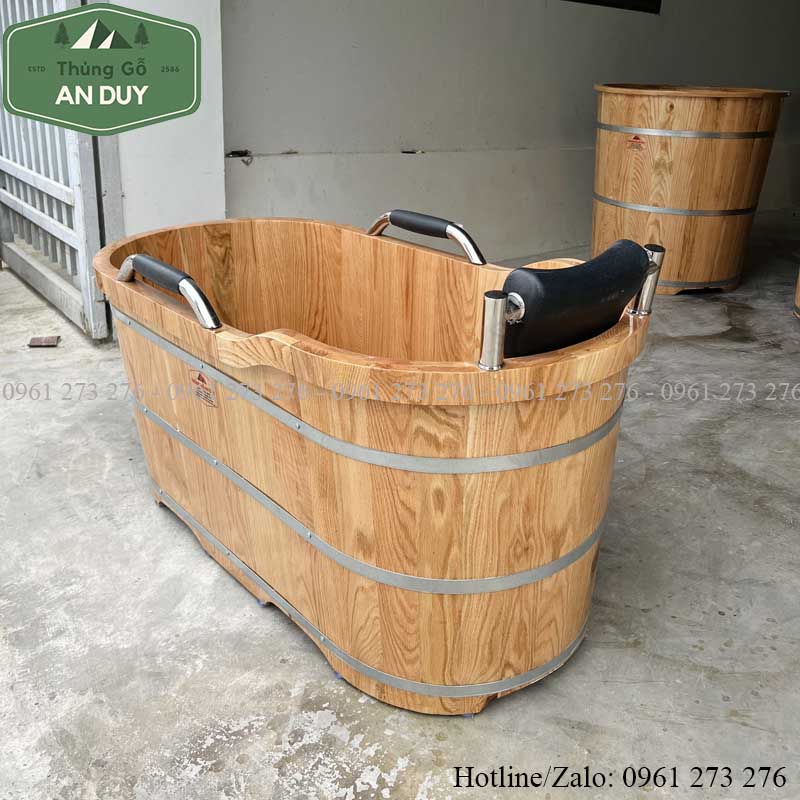 Bồn tắm bằng gỗ sồi
