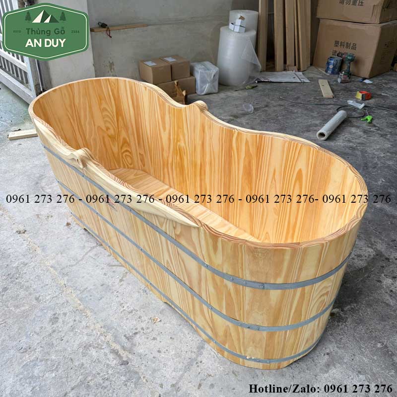 Thùng tắm gỗ Thông chất lượng cao.