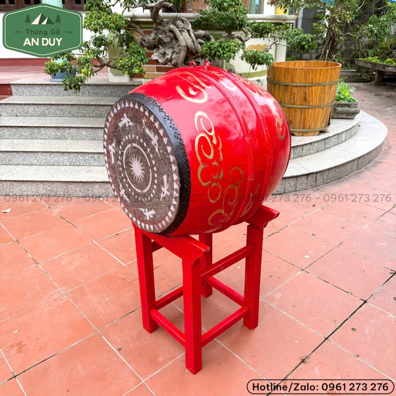 Thân trống vẽ mây tạo điểm nhấn