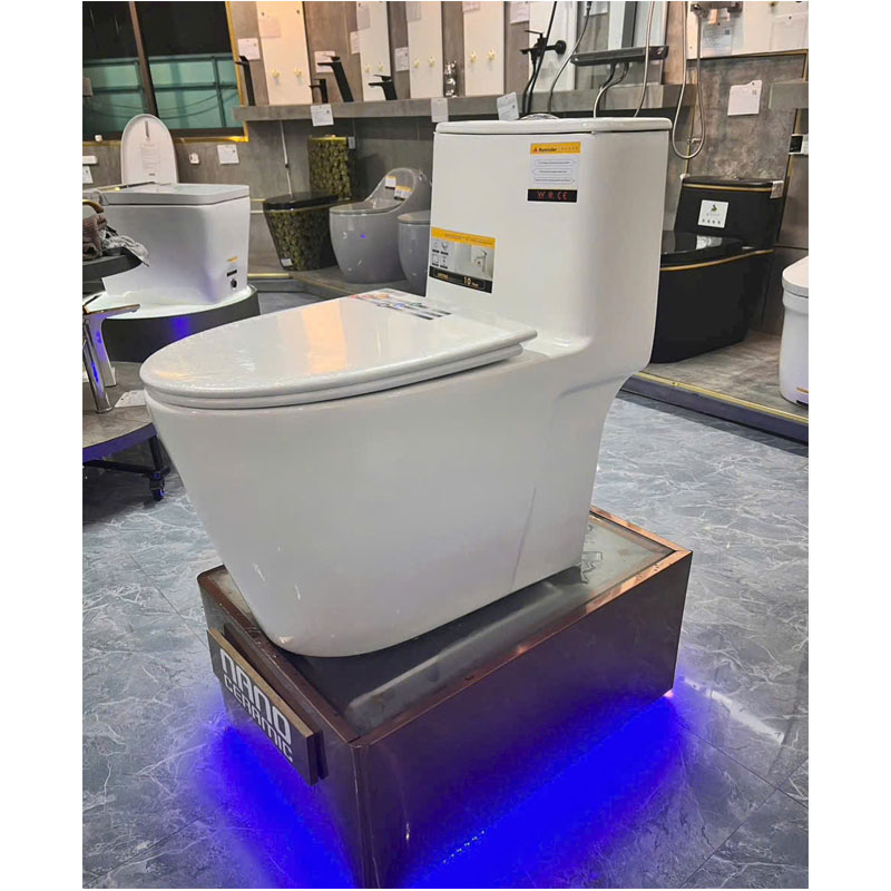 Bồn cầu CR33 phủ men nano ceramics kháng khuẩn, chống ố vàng