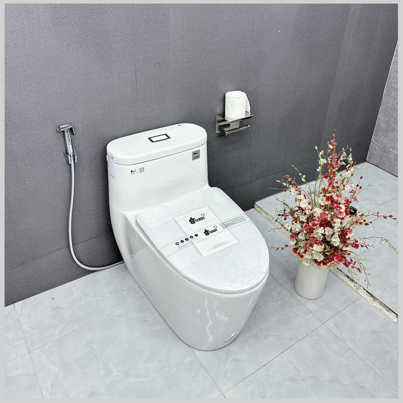 Bồn cầu liền khối LK132 men Nano Platinum, chống bám bẩn