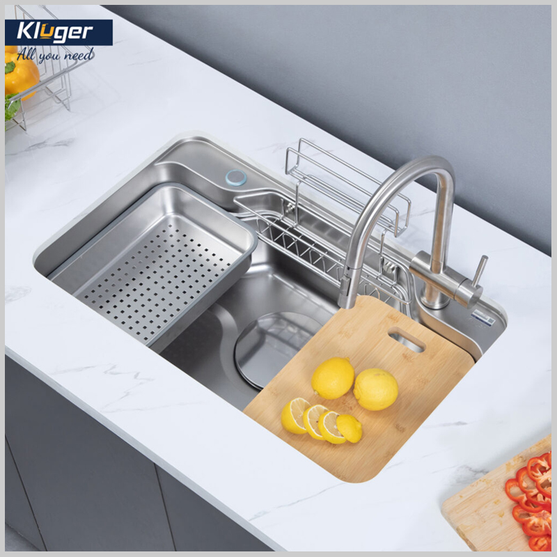 Chậu Kluger KF7848FS S78 Basic lắp âm bàn trong không gian bếp thực tế