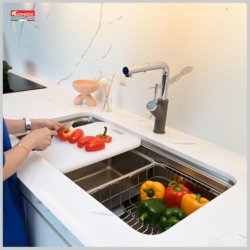 Chậu rửa bát Konox KN8347SU Dekor Thiết kế 1 hố rộng rãi, lòng sâu giúp hạn chế bắn nước, tăng diện tích sử dụng.