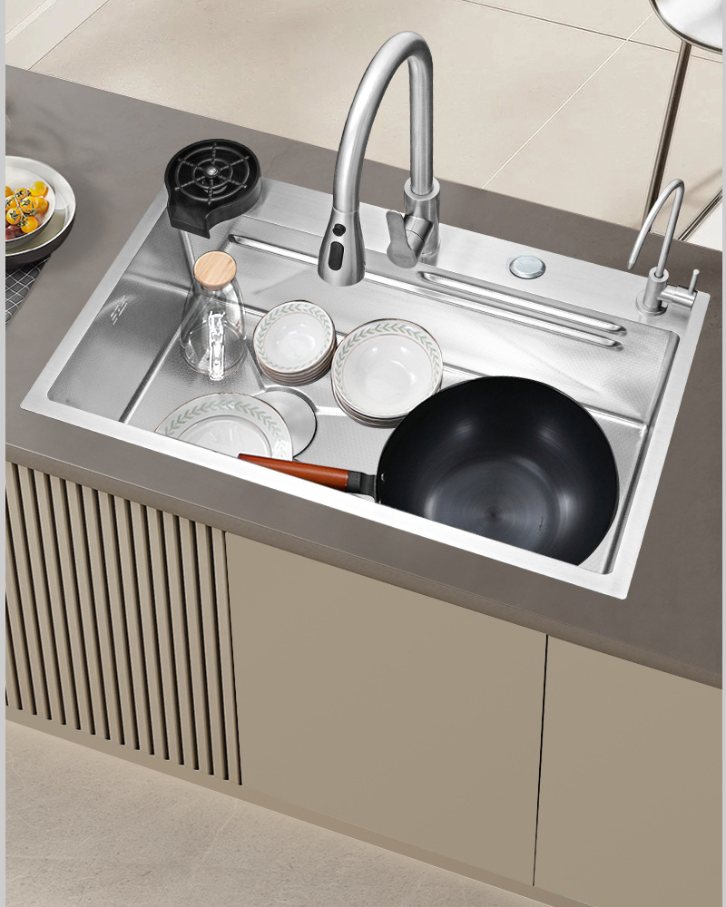 Chậu rửa bát 1 hố DG7846 hố chậu rộng, rửa được cả nồi lớn mà không văng nước.