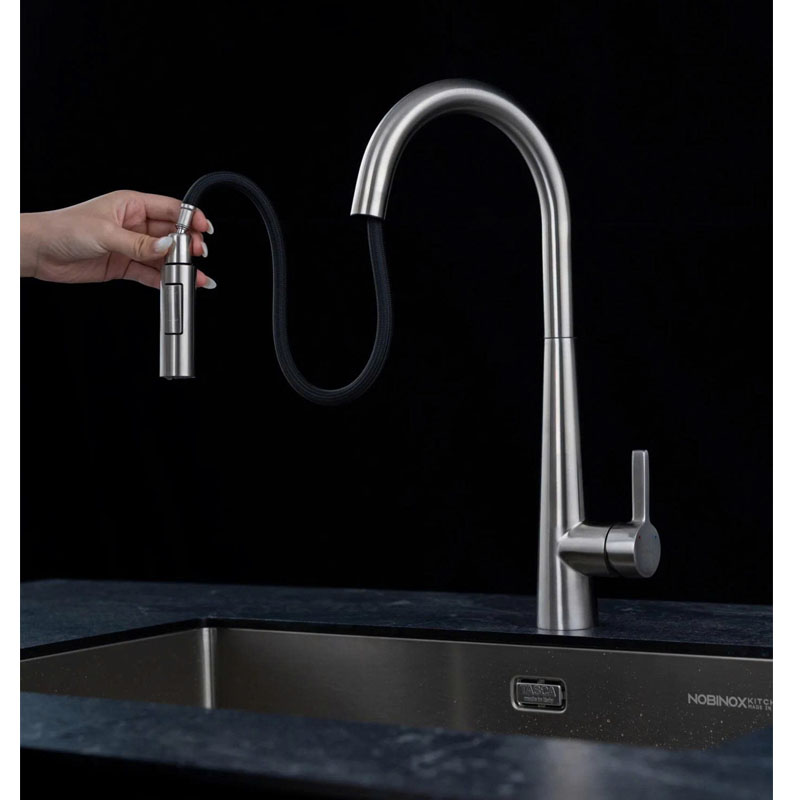 Tính năng dây rút linh hoạt của vòi Nobinox NX501 giúp mở rộng không gian sơ chế