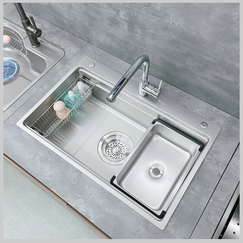 Lòng chậu sâu bo góc R10 dễ vệ sinh trên bồn rửa bát SENSUTO S7650TS