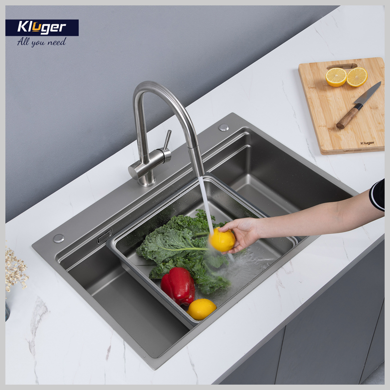 Lòng Chậu rửa bát Kluger KWF8161FS – S76 Plus sâu Hạn chế bắn nước, giữ vệ sinh và sạch sẽ cho khu vực xung quanh.