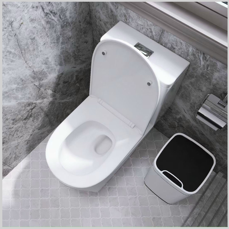 Lớp men nano siêu mịn giúp bồn cầu KRASIC chống dính, chống bám bẩn, dễ vệ sinh