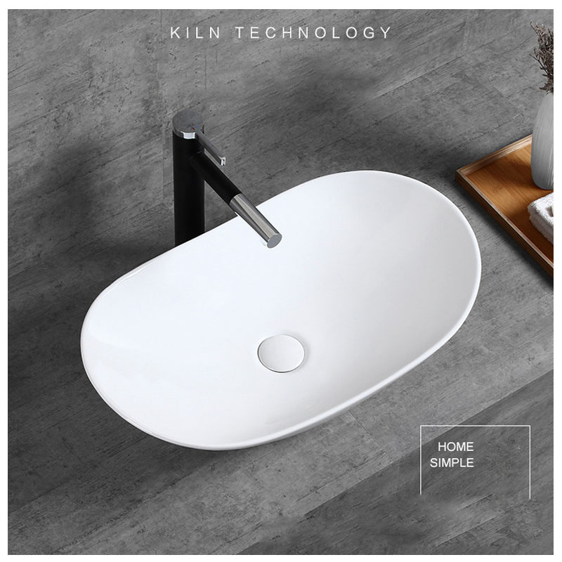 Vòi lavabo đen tĩnh điện và chậu sứ kiểu thuyền trong Combo 86