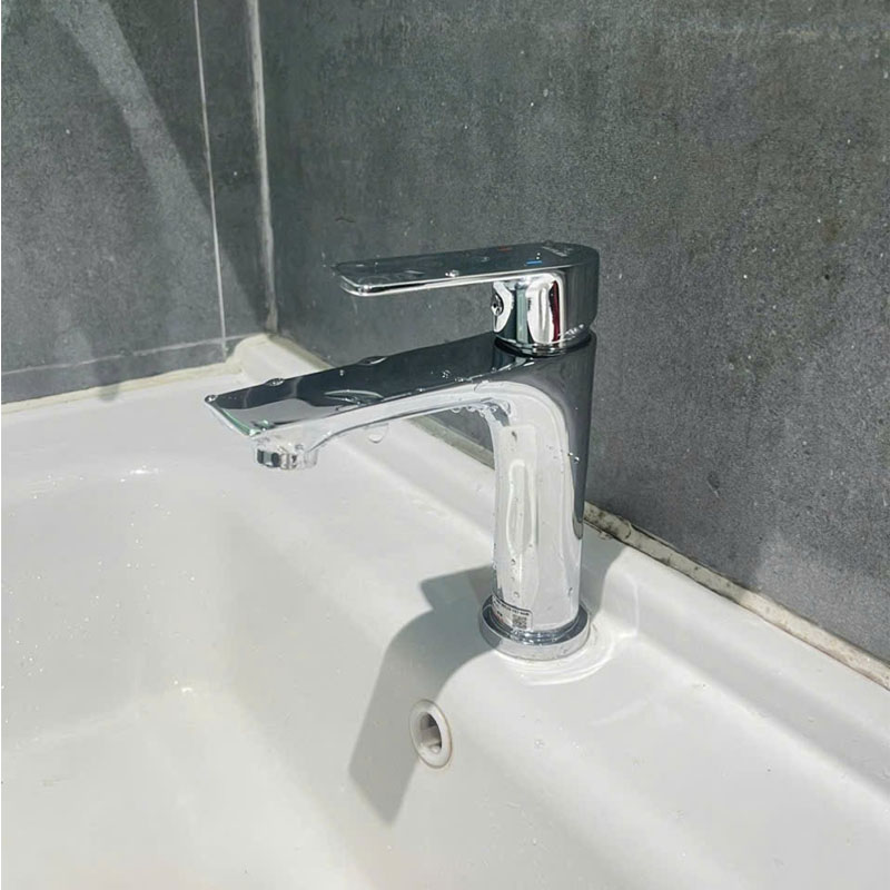 Vòi chậu Lavabo thân đồng mạ Crom tích hợp bộ tạo bọt tiết kiệm nước