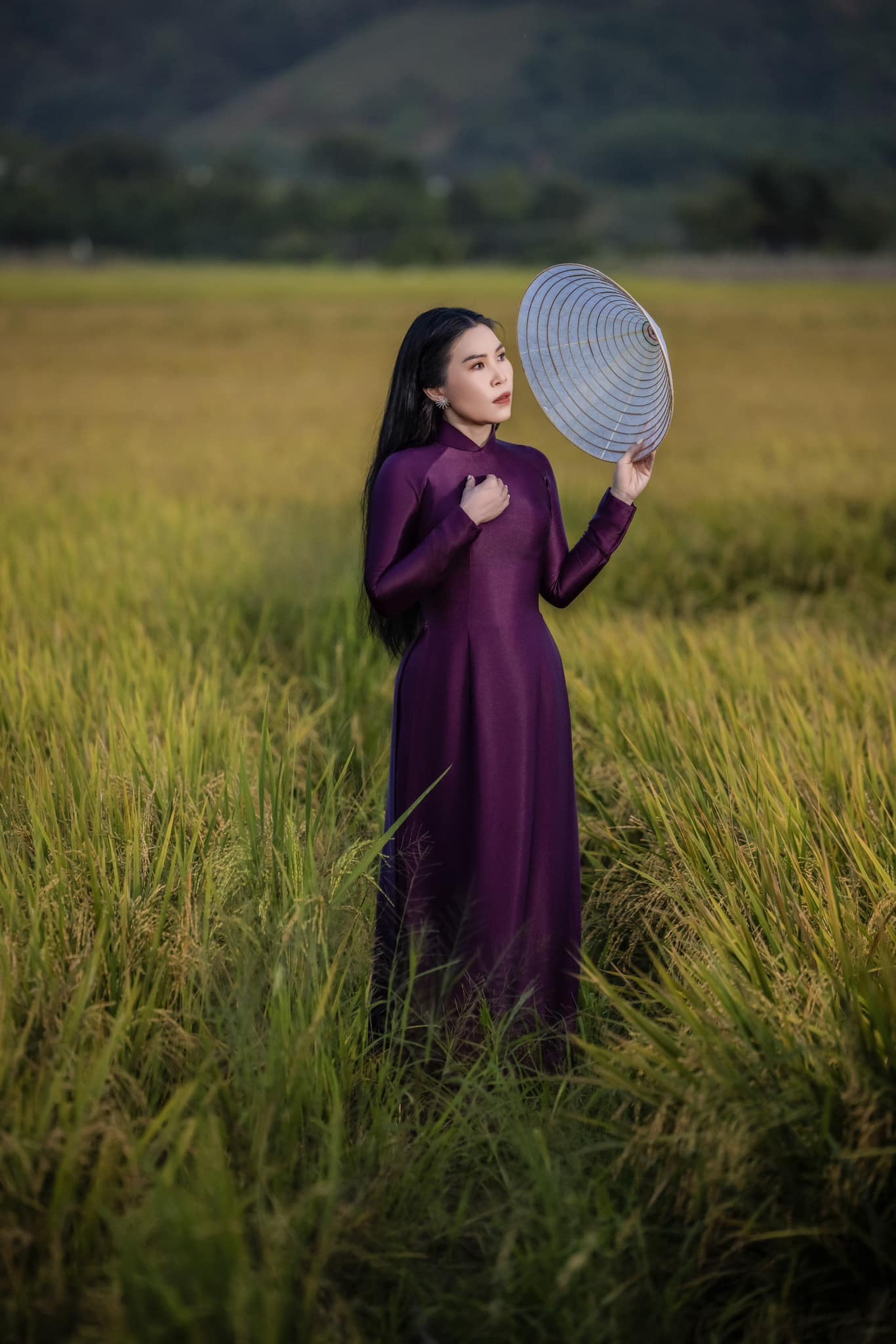 Chup ảnh áo dài đẹp Tại hồ Đa Tôn Đồng Nai với Vải áo dài Cẩm Tú 2