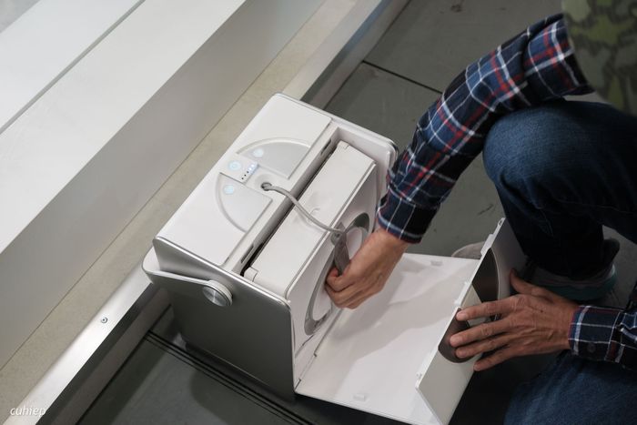 Robot lau kính Ecovacs Winbot W2 Omni