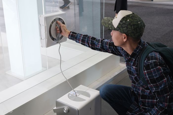 Robot lau kính Ecovacs Winbot W2 Omni