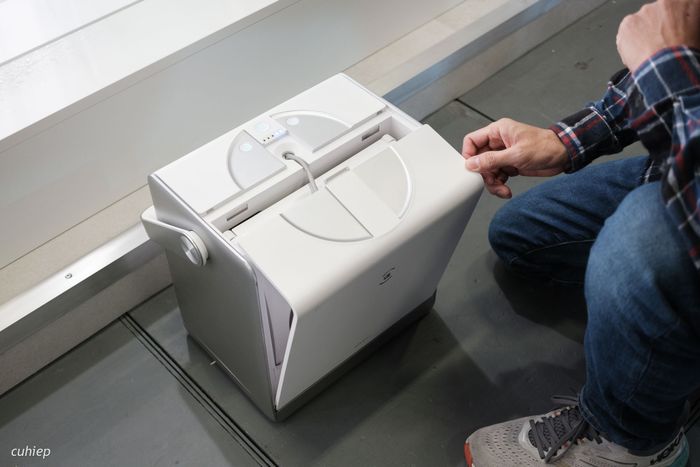 Robot lau kính Ecovacs Winbot W2 Omni