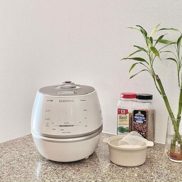 Nồi cơm điện cao tần Cuckoo CRP-CHP1010FW