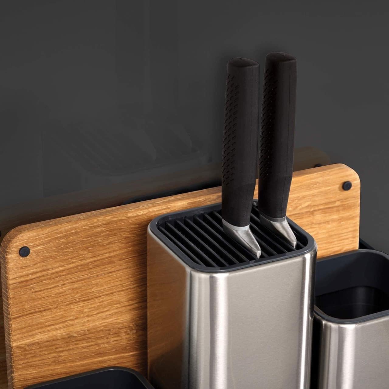 Bộ Đựng Dụng Cụ Nhà Bếp Kèm Thớt Joseph Joseph 95026 Index