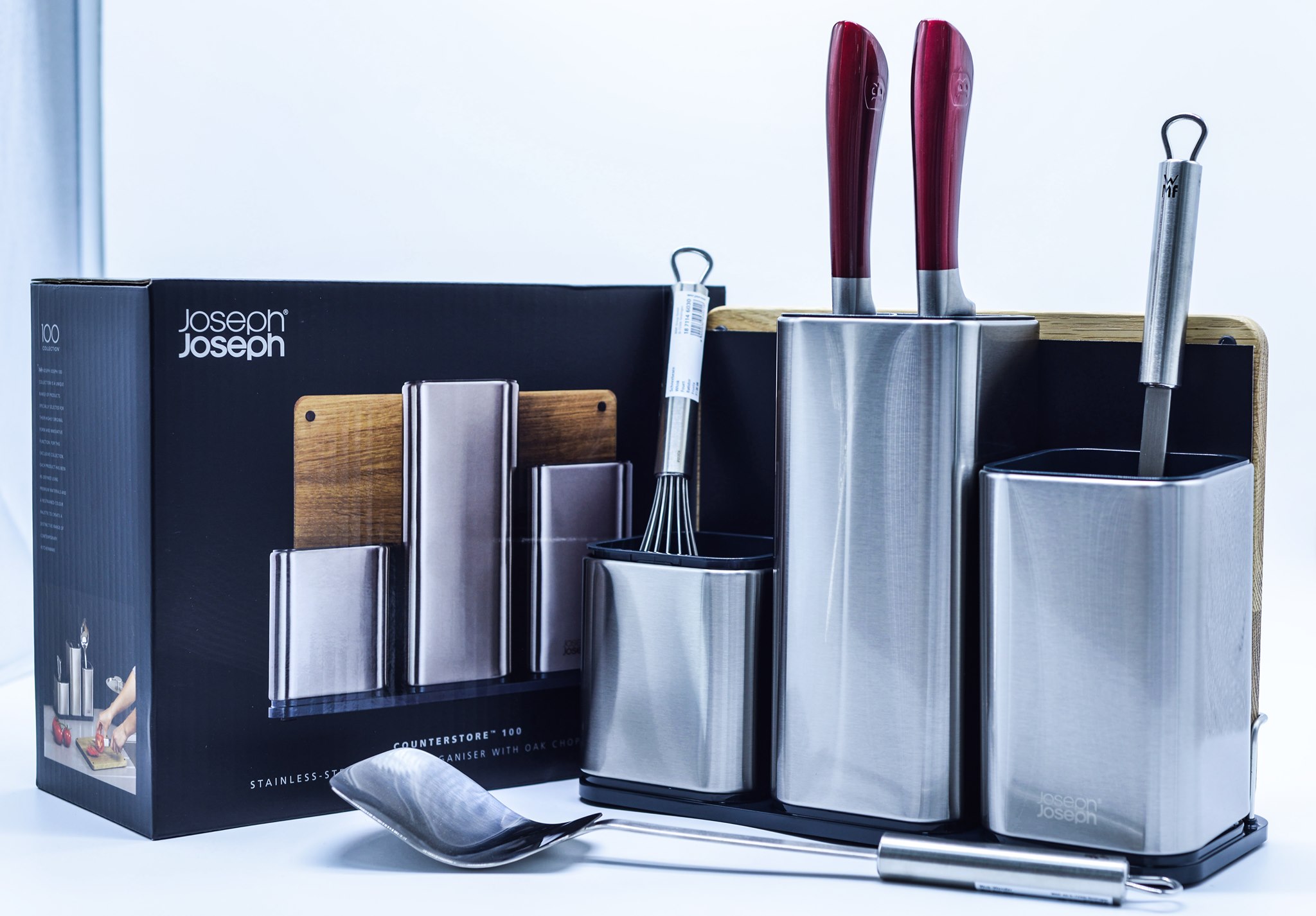 Bộ Đựng Dụng Cụ Nhà Bếp Kèm Thớt Joseph Joseph 95026 Index