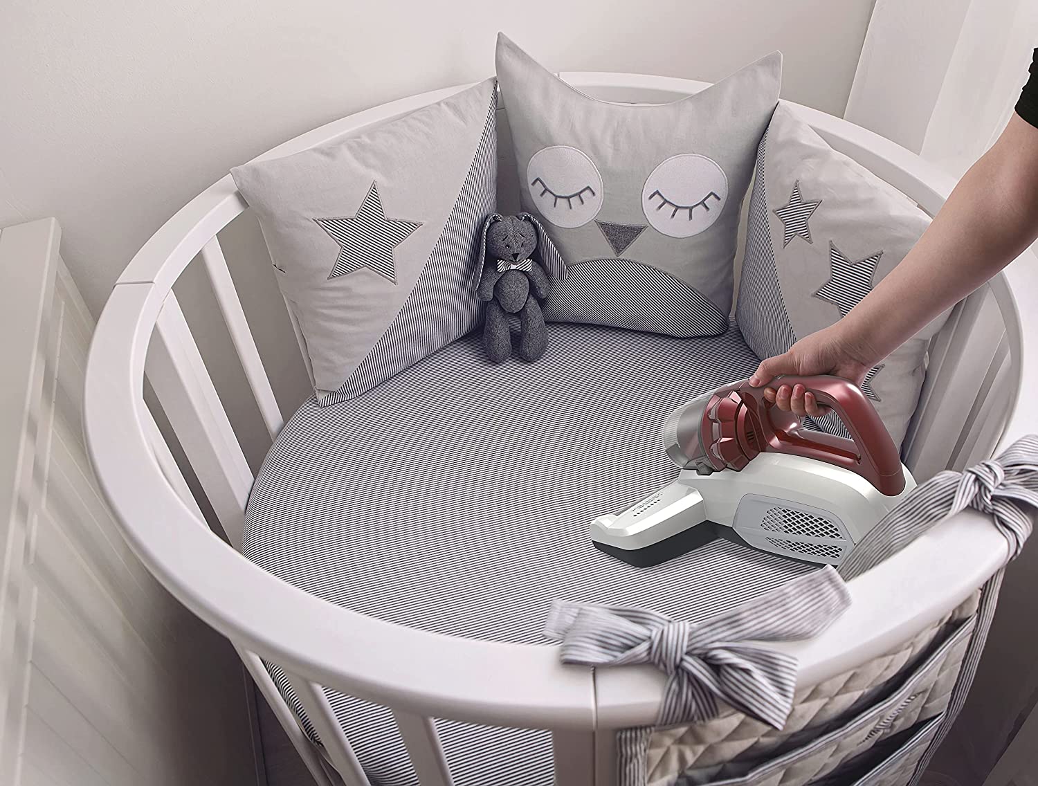 Máy Hút Bụi Diệt Khuẩn Giường Đệm Hoover MBC500UV