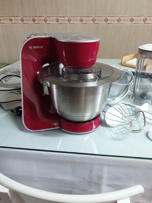 Máy Trộn Bột Đa Năng Bosch MUM58720 - Màu đỏ kim cương