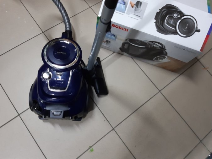 Máy hút bụi sử dụng hộp chứa Bosch Serie 6 - BGS412000