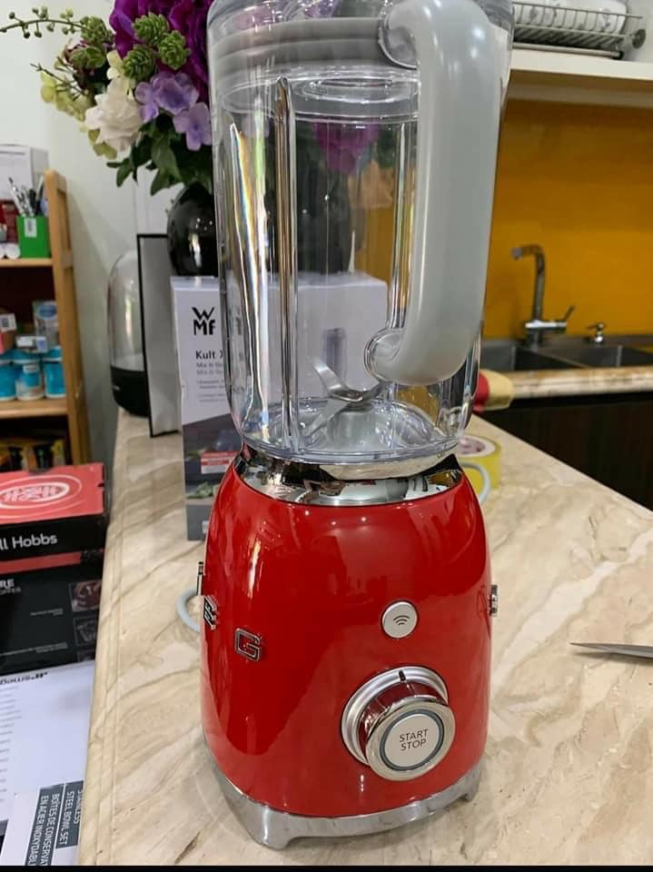 Máy Xay Sinh Tố Smeg BLF01