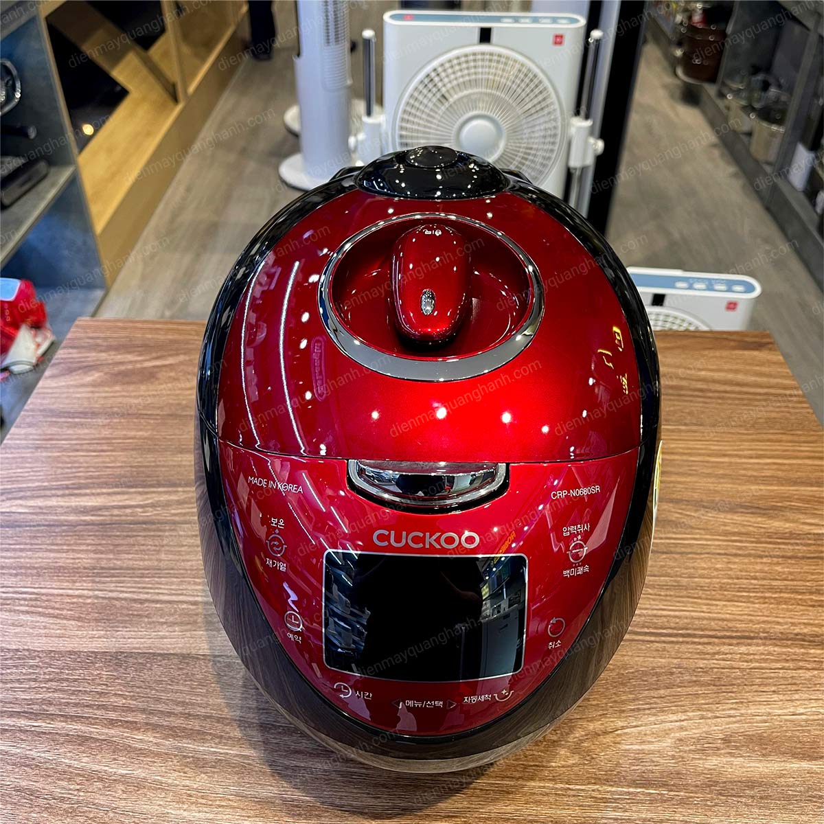 Nồi cơm áp suất điện tử Cuckoo CRP-N0680SR