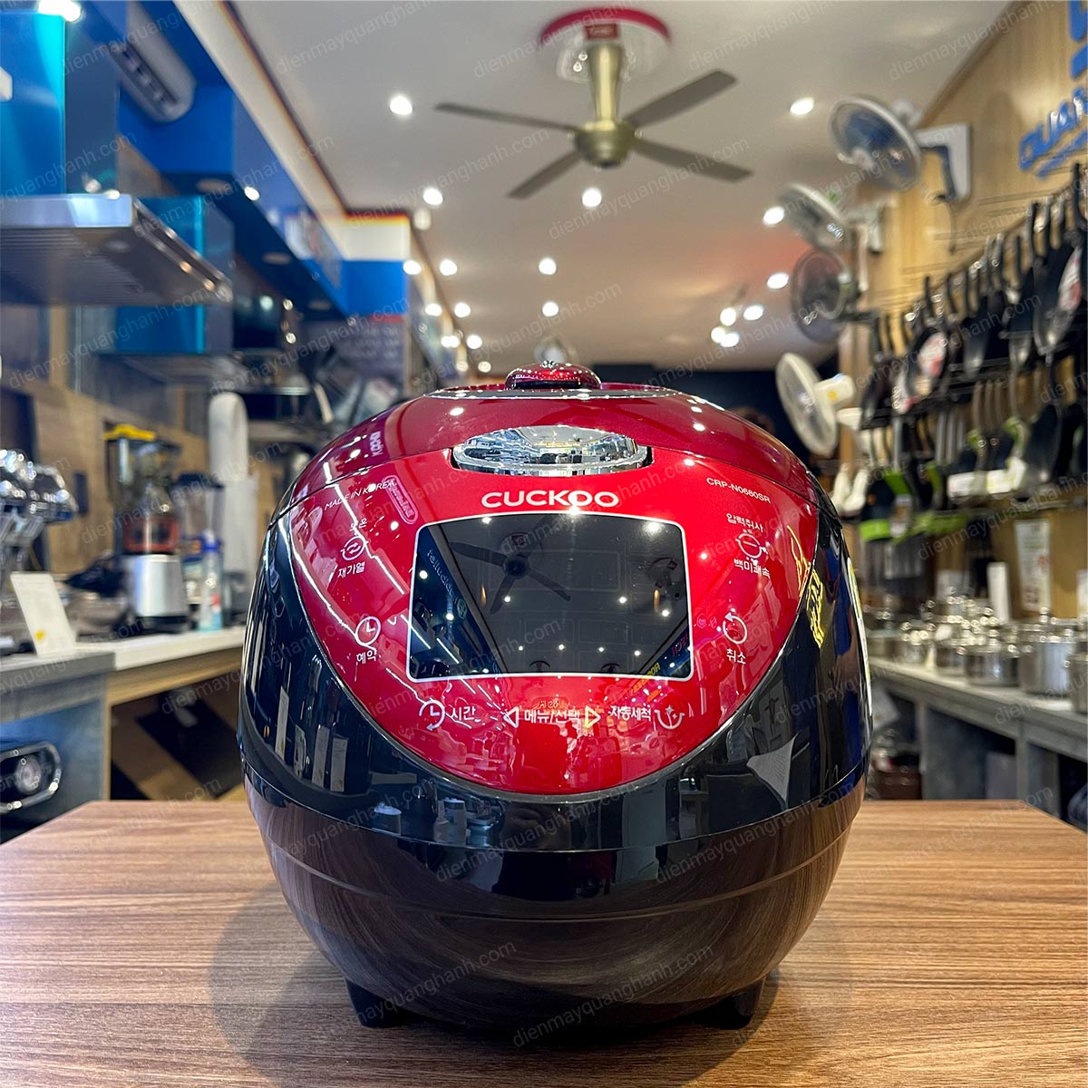 Nồi cơm áp suất điện tử Cuckoo CRP-N0680SR