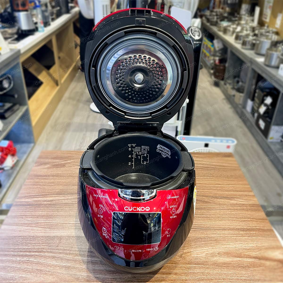 Nồi cơm áp suất điện tử Cuckoo CRP-N0680SR