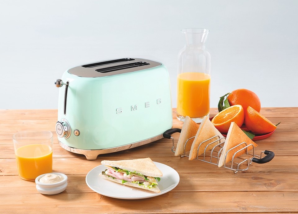 MÁY NƯỚNG BÁNH MÌ SMEG TSF01BLMEU