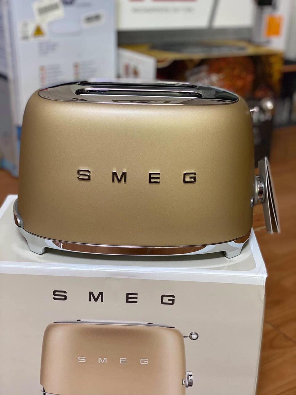 MÁY NƯỚNG BÁNH MÌ SMEG TSF01BLMEU