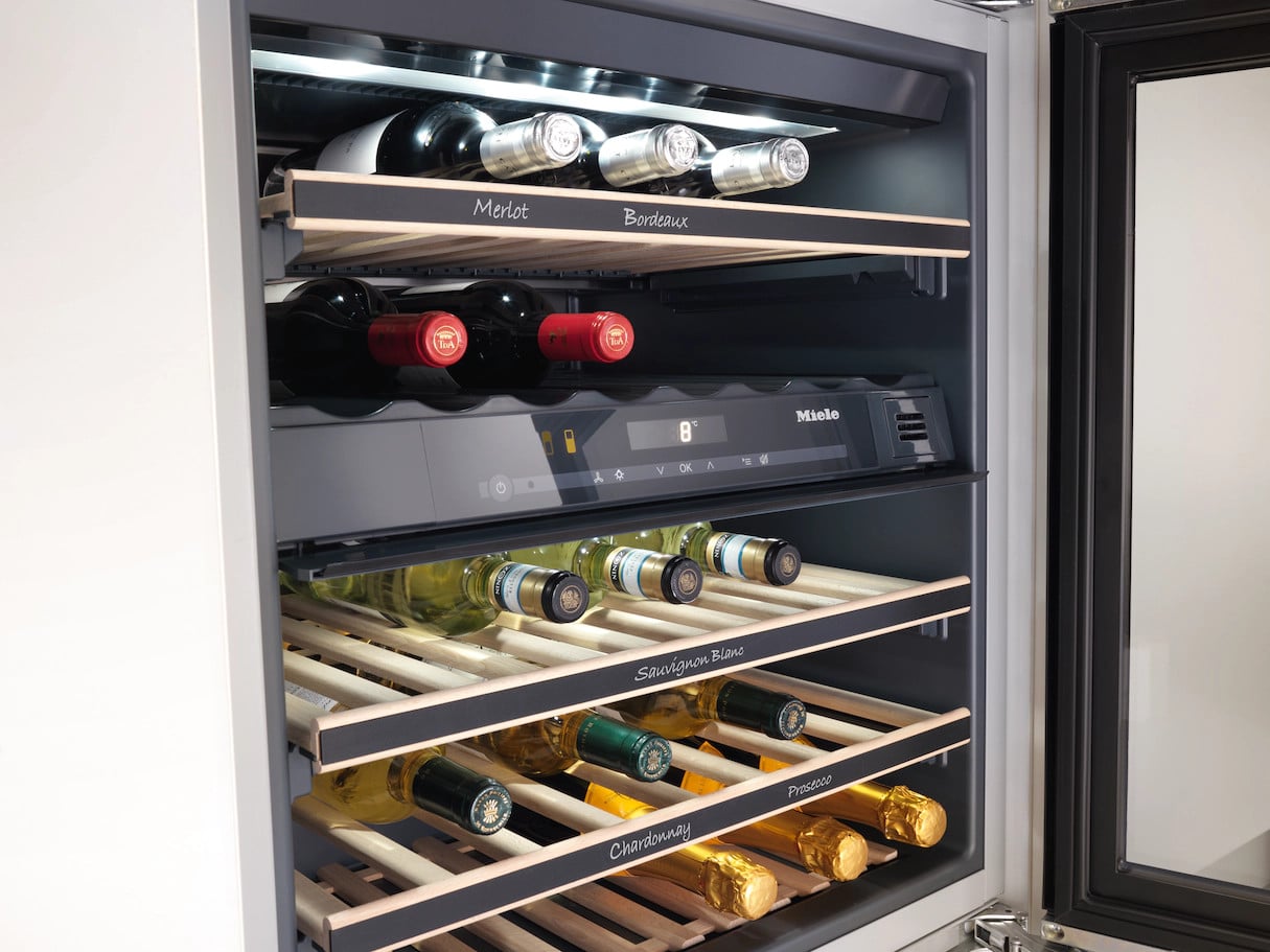 Tủ bảo quản rượu vang âm tường Miele KWT 6322UG – Dung tích 94 Lít (chứa 34 chai rượu loại 0,75 lít)