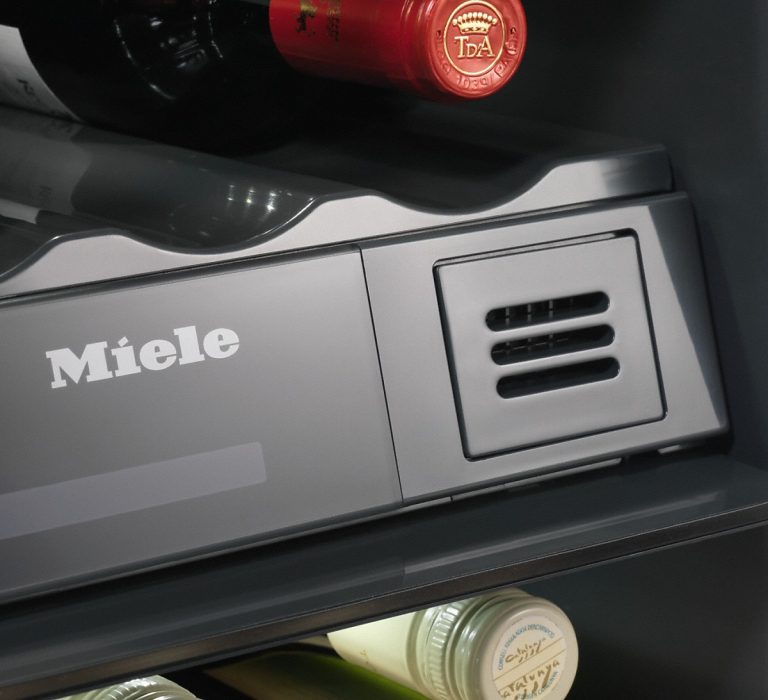 Tủ bảo quản rượu vang âm tường Miele KWT 6322UG – Dung tích 94 Lít (chứa 34 chai rượu loại 0,75 lít)
