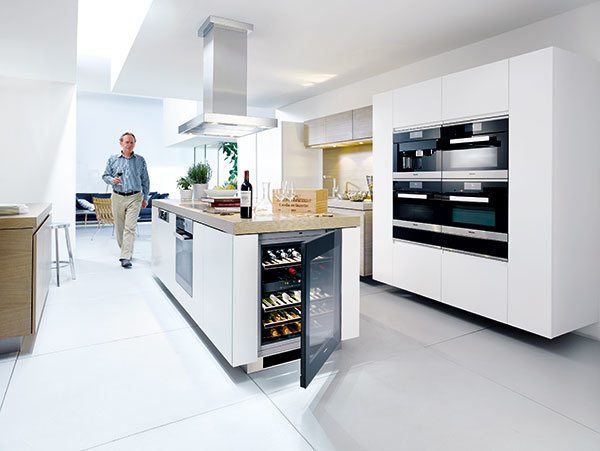 Tủ bảo quản rượu vang âm tường Miele KWT 6322UG – Dung tích 94 Lít (chứa 34 chai rượu loại 0,75 lít)