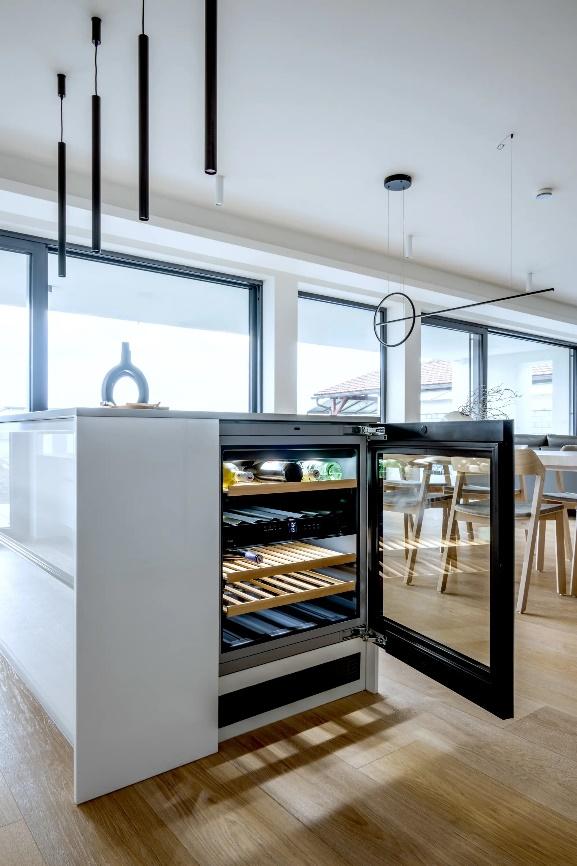 Tủ bảo quản rượu vang âm tường Miele KWT 6322UG – Dung tích 94 Lít (chứa 34 chai rượu loại 0,75 lít)