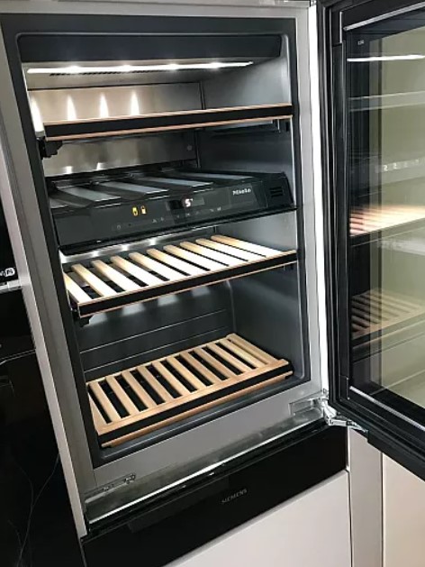 Tủ bảo quản rượu vang âm tường Miele KWT 6322UG – Dung tích 94 Lít (chứa 34 chai rượu loại 0,75 lít)